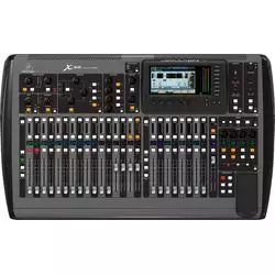 BEHRINGER X32 Цифровой микшерный пульт с 32 каналами для студийного и живого применения: 32 канала, 32 моно входа, подключение по USB, 32  микрофонных предусилителя, фантомное питание, 4-полосный эквалайзер моно каналов, процессор эффектов, 7" ЖК экран