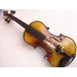 VITORIA VV150-44 Скрипка 4/4 ель/волнистый клен, широкий подбородник, в кейсе, смычок, канифоль
