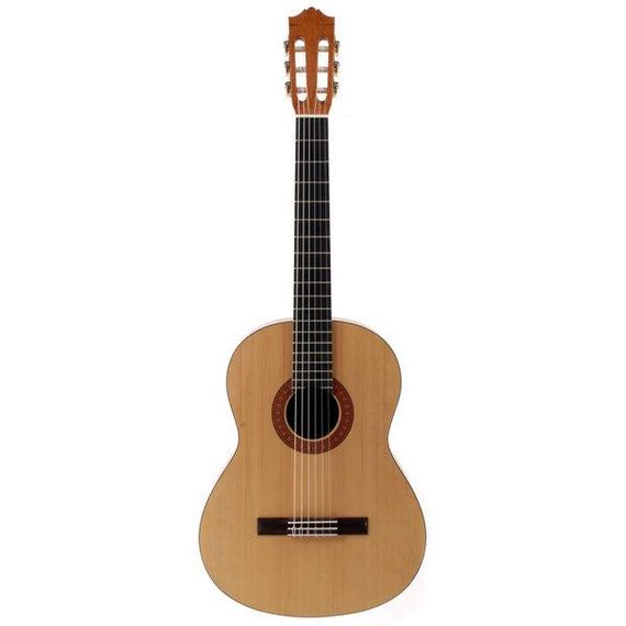 YAMAHA C40M классическая гитара. Корпус: индонезийское красное дерево, верх: ель, гриф: нато, накладка грифа: палисандр