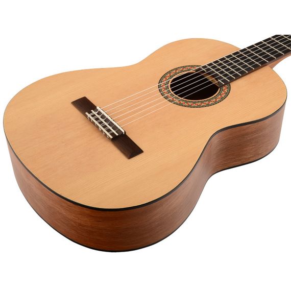 YAMAHA C40M классическая гитара. Корпус: индонезийское красное дерево, верх: ель, гриф: нато, накладка грифа: палисандр