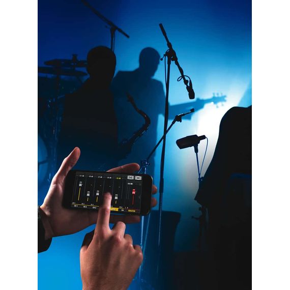 SOUNDCRAFT Ui-16 рэковый микшер, 8 comboXLR входы mic/line, 4 XLR входы mic