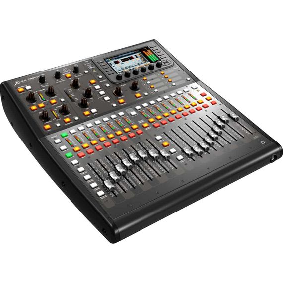 BEHRINGER X32 PRODUCER цифровой микшер, 32 вх+8 возвратов, 17 фейдеров, 22 аналоговых вх/14 вых, 8FX