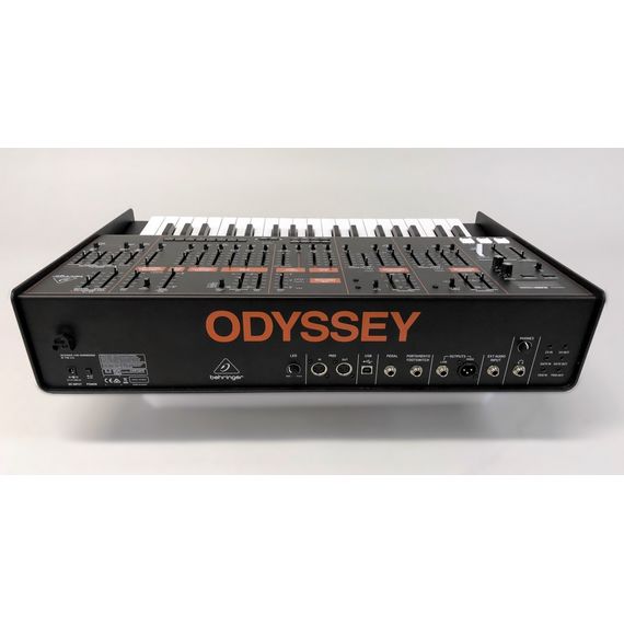 BEHRINGER ODYSSEY дуофонический аналоговый синтезатор