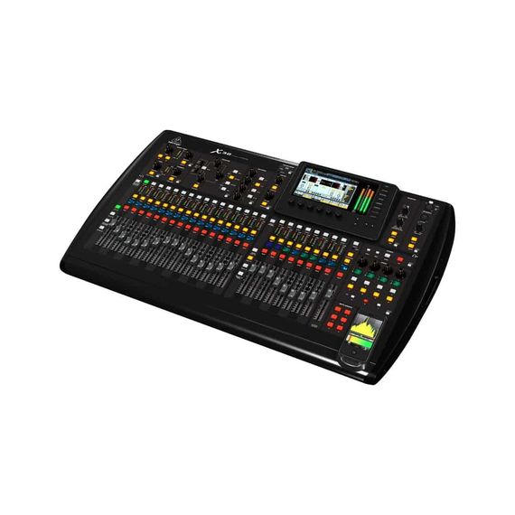 BEHRINGER X32 Цифровой микшерный пульт с 32 каналами для студийного и живого применения: 32 канала, 32 моно входа, подключение по USB, 32  микрофонных предусилителя, фантомное питание, 4-полосный эквалайзер моно каналов, процессор эффектов, 7" ЖК экран