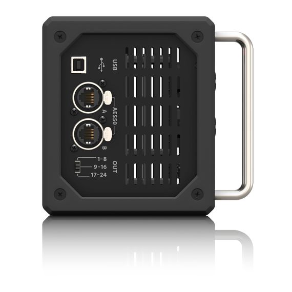 BEHRINGER SD16 стейдж-бокс, 16 мик/лин входов, 8 лин выходов XLR, 2 x AES50, 4 x ULTRANET, USB