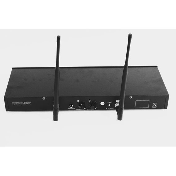 LAUDIO LS-Q5-2M Двухканальная вокальная радиосистема, 2 ручных передатчика