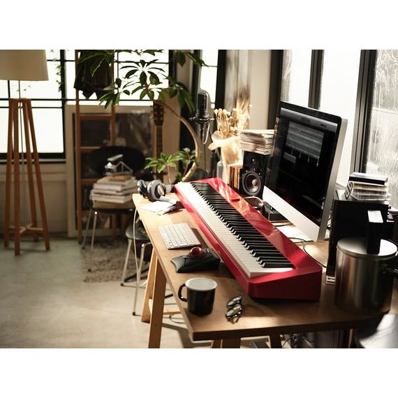 CASIO PX-S1000RD цифровое фортепиано, 88 клавиш рояльного типа, 5 уровней чувствительности клавиатуры, полифония 192 ноты, 18 тембров, 6 эффектов, метроном. Линейный вход, USB Type B, выход на наушники x 2, линейный выход x 2