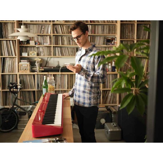 CASIO PX-S1000RD цифровое фортепиано, 88 клавиш рояльного типа, 5 уровней чувствительности клавиатуры, полифония 192 ноты, 18 тембров, 6 эффектов, метроном. Линейный вход, USB Type B, выход на наушники x 2, линейный выход x 2