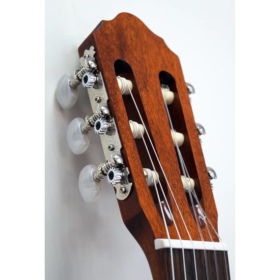 CORT AC100-SG Классическая гитара 4/4, глянцевая,Переработанная традиционная модель AC с улучшенным резонансом и подлинным классическим звучанием.