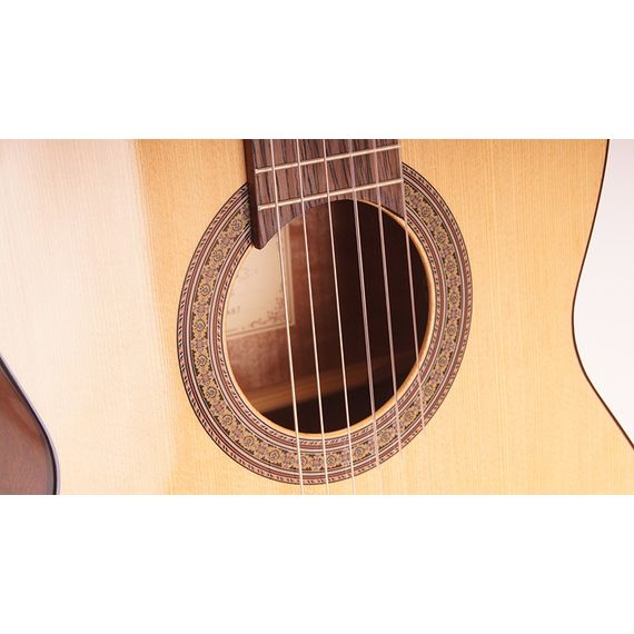 CORT AC100-SG Классическая гитара 4/4, глянцевая,Переработанная традиционная модель AC с улучшенным резонансом и подлинным классическим звучанием.