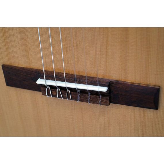 CORT AC100-SG Классическая гитара 4/4, глянцевая,Переработанная традиционная модель AC с улучшенным резонансом и подлинным классическим звучанием.