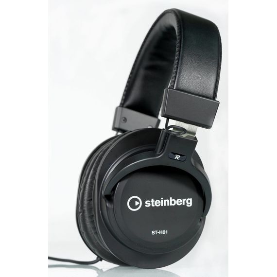 STEINBERG UR22 MKII Recording Pack Комплект для звукозаписи. 2-канальный звуковой USB-интерфейс UR22 mkII, полноразмерные динамические наушники ST-H01, конденсаторный микрофон ST-M01, ПО: Cubase AI