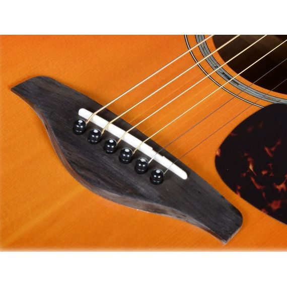 YAMAHA FG830 AUTUMN BURST Акустическая гитара. Верхняя дека из массива Ели.Нижняя дека и обечайки из палисандра.