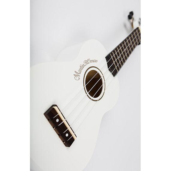 MARTIN ROMAS MR-21 WH БЕЛАЯ Укулеле сопрано  ( 21" ) (гавайская гитара) цвет - БЕЛЫЙ, ЧЕХОЛ, 4 струны, верхняя дека – липа, нижняя дека и обечайка – липа, отделка - глянцевый лак, накладка на гриф – клен
