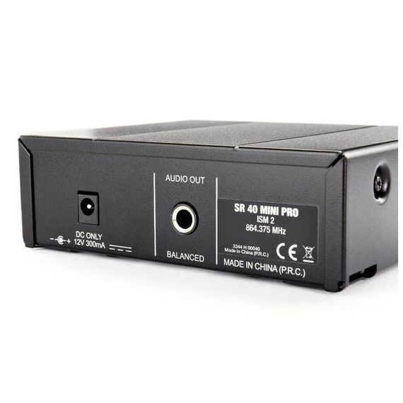 AKG WMS40 Mini Vocal Set BD US25B (537.9МГц) вокальная радиосистема с приёмником SR40 Mini и ручным передатчиком с капсюлем D88