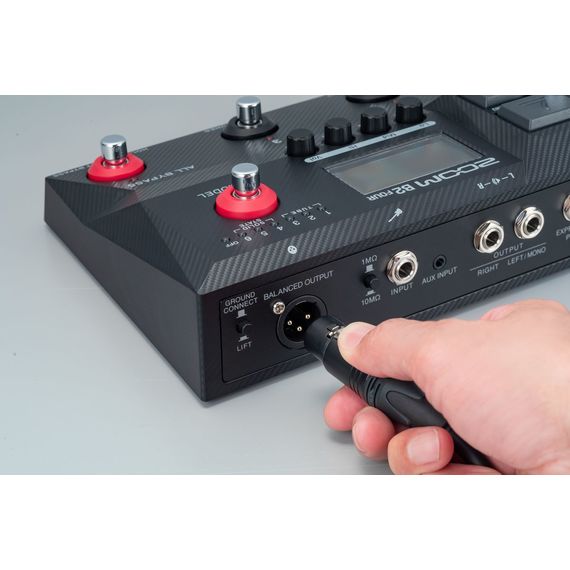 ZOOM B2 FOUR Басовый процессор эффектов с DI-бокс
